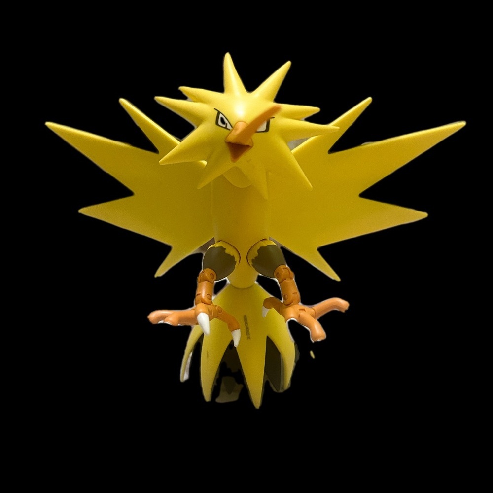 Nintendo Pokemon ZAPDOS Yellow Action Figure